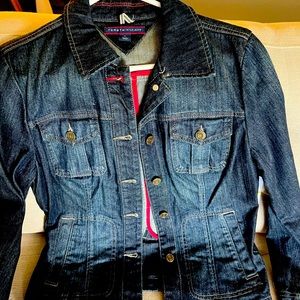 Size M Tommy Hilfiger Jean jacket dark wash. Very cute NWT.